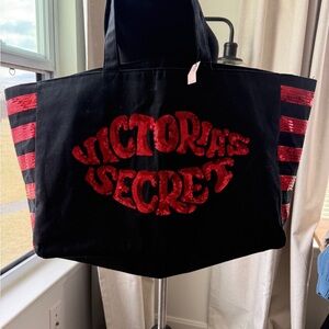 NWT large Victoria's Secret Black Tote with Red sequin lips valentines love